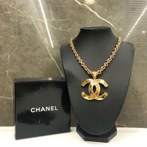 Chanel CC logo necklace in gold color rare vintage